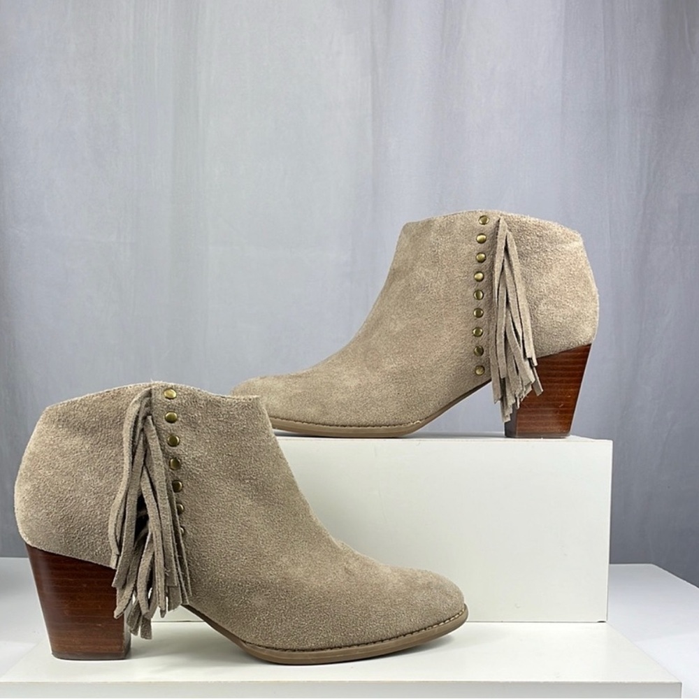 Vionic Stylish Suede Ankle Boots with Fringe:Size 8 
(Great Condition)